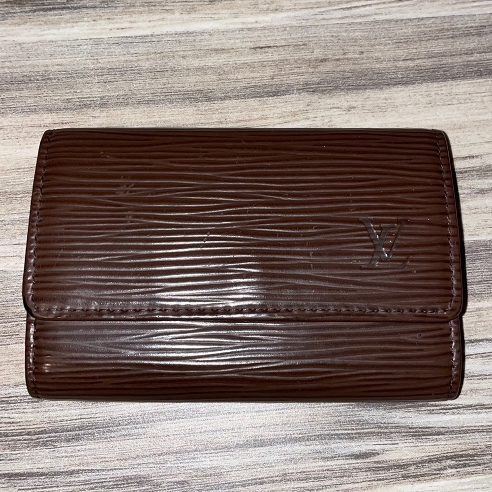 Louis Vuitton 6 Key Ring Holder in Brown Epi ✨